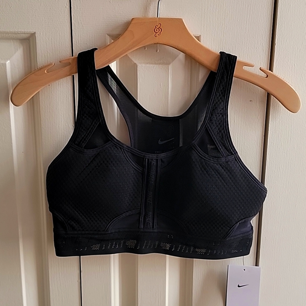 💗Brand New💗 Nike Swoosh Sports Bra - Women's Medium